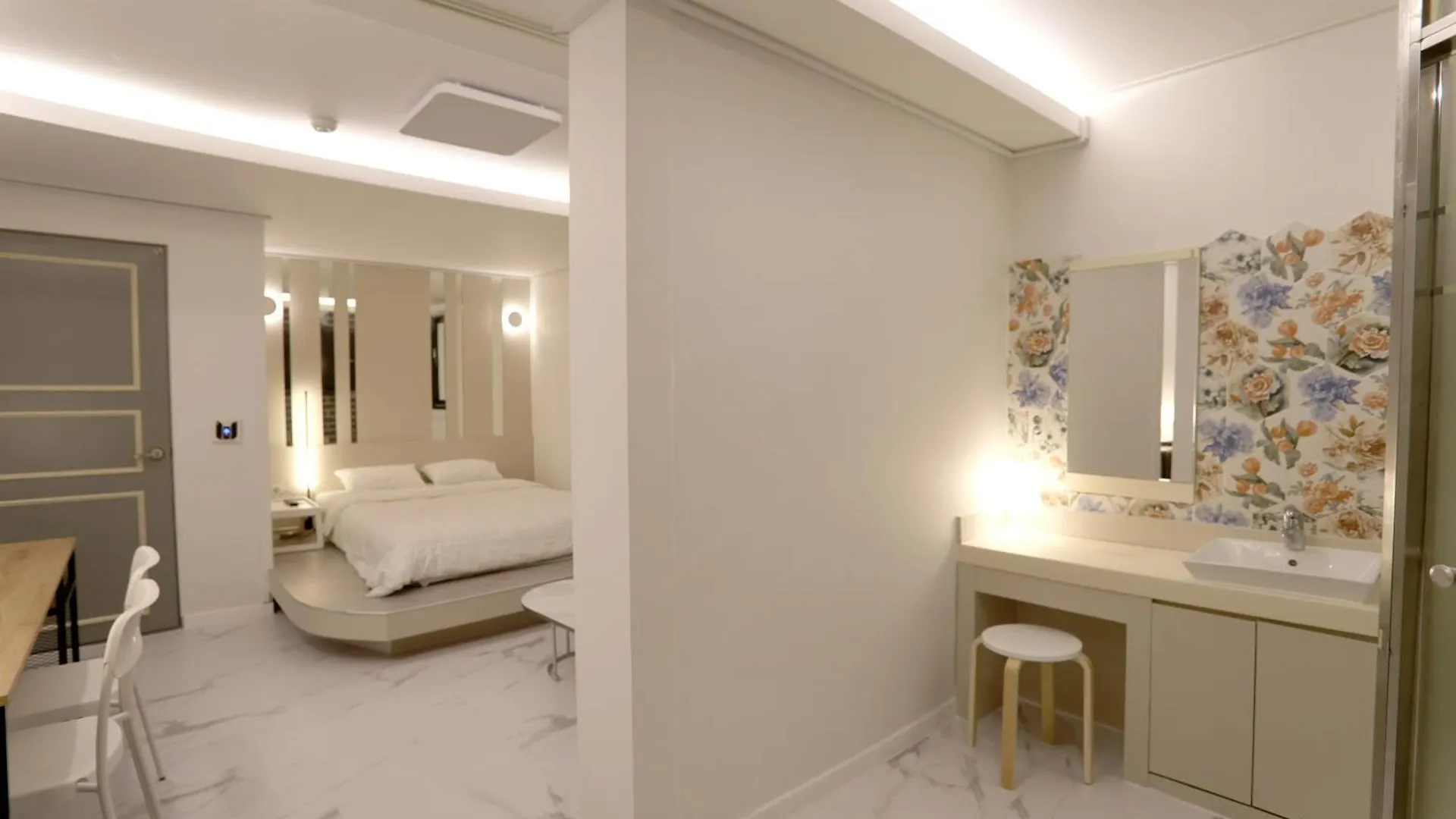 Motel Stay On Incheon